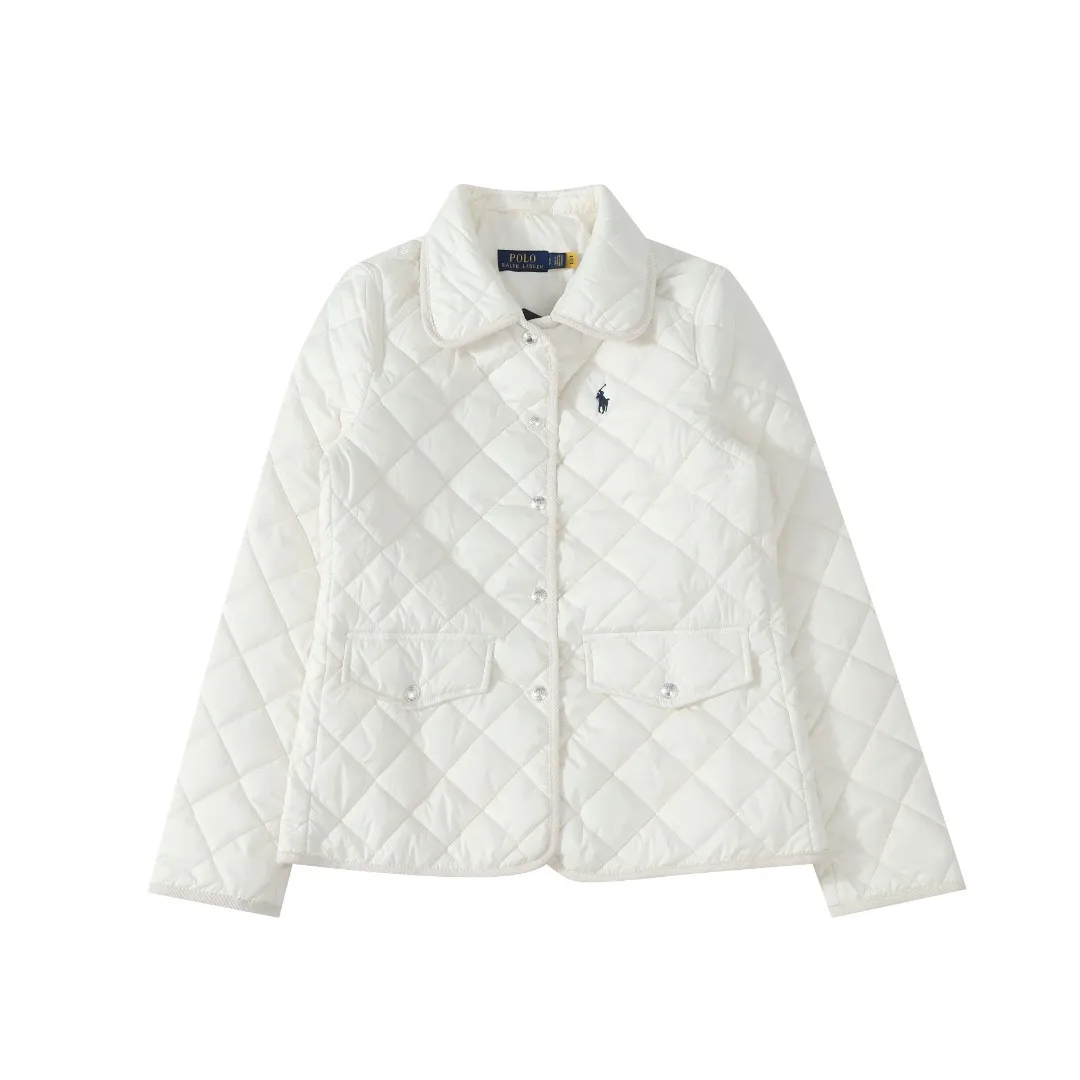 P350 #R53 Ralph Lauren Diamond Quilted Cotton Clothes Women's Tops Retro college style, classic diamond quilting, retro and warmth coexist. When delicate quilting stitches meet the three-dimensional diamond pattern, a warm cotton jacket with a college atmosphere. Exquisite details interpret autumn and winter textured outfits. 4-color versatile style, easy to control various occasions. Black classic｜Low-key high-end that never goes wrong Navy blue is calm | Quiet and intellectual temperament; Khaki is gentle | Creates a warm retro atmosphere; White is fresh | A touch of light halo in winter. Ingenuity is evident in the details, and the quality is at your fingertips. Customized metal buttons embellish the placket. Exquisite embroidery on the chest highlights the brand genes. 120g high-fill cotton is evenly filled. Commuting scene: Pair with straight trousers + loafers. Casual everyday: layered knitted skirt + short boots. College style: combination of jeans + canvas shoes. This winter, let the diamond pattern add elegance to you. Use a classic cotton coat to write your own retro fashion narrative. Color: Navy blue, black, white, khaki. Size: S M L XL. Bust: 107 111 115 119. Length: 65 66 67 68 Sleeve length: 64 64 64 64 Shoulder width: 42 43 44 45 S size: recommended within 100 catties M size: recommended within 120 catties L size: recommended within 140 catties XL size: recommended within 160 catties